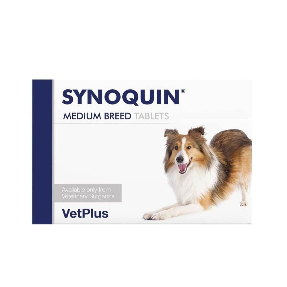 Emballage blanc avec nom du produit et chien. Inscription : Synoquin Medium Breed Tablets. VetPlus.