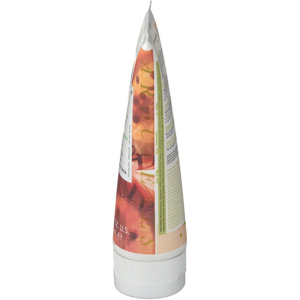 Tube de lait corporel, bouchon blanc. Vue latérale avec étiquette montrant partiellement le nom du produit et des illustrations.