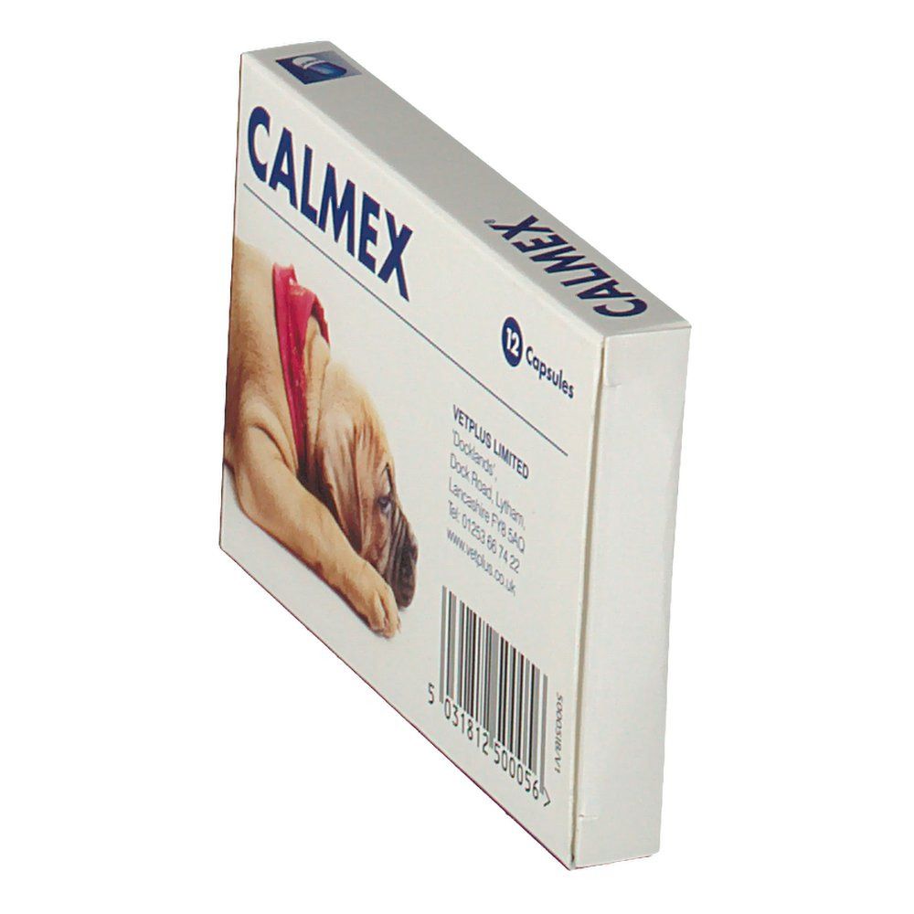 CALMEX-verpakking, schuin. Witte doos met productnaam en logo. Bevat een afbeelding van een puppy met een rode bandana. 12 capsules.