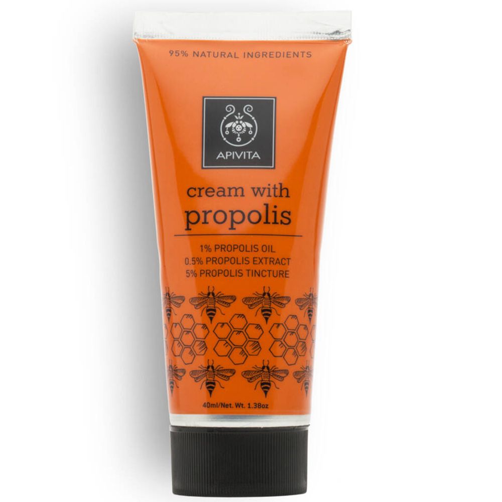 Tube orange avec bouchon noir. Inscription : Apivita cream with propolis. 95% ingrédients naturels.