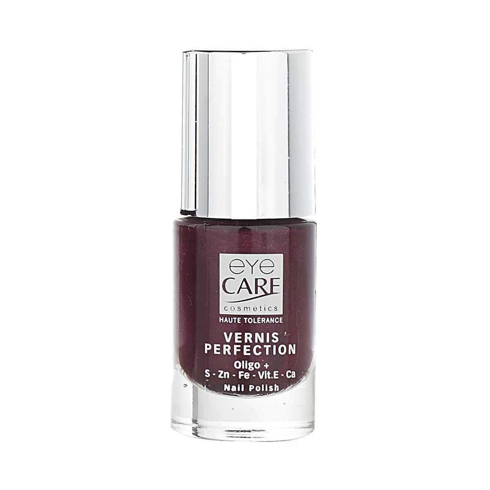 Flacon de vernis à ongles avec bouchon argenté. Inscription: eye care cosmetics, Vernis Perfection, Nail Polish. Couleur: rouge foncé.