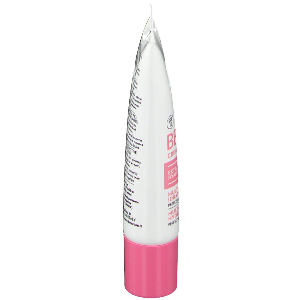 Seitenansicht einer weißen Tube mit rosa Deckel. Aufschrift: BB Cream, Extra Pure Hyaluronic. Mehrsprachige Produktinformationen.