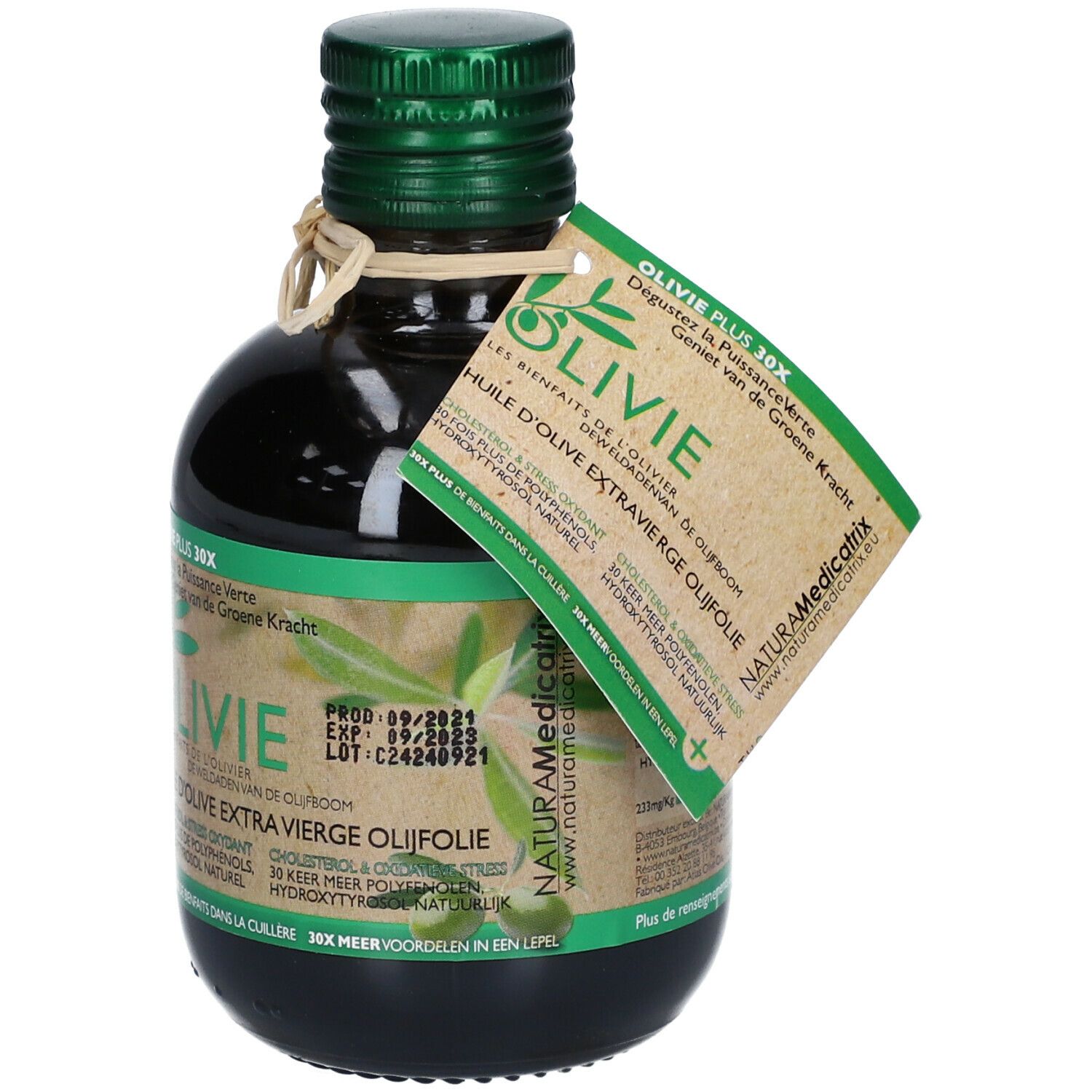 Groene glazen fles olijfolie. Etiket met productinfo en merk Olivie. Groen-bruine dop en papieren label.