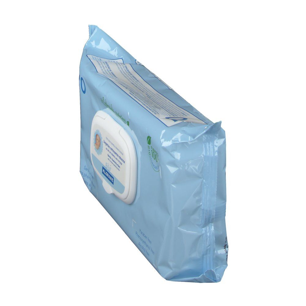 Paquet bleu clair incliné. Inscription: Klorane, Bébé. 70 lingettes. Sans parabène, phénoxyéthanol, alcool.