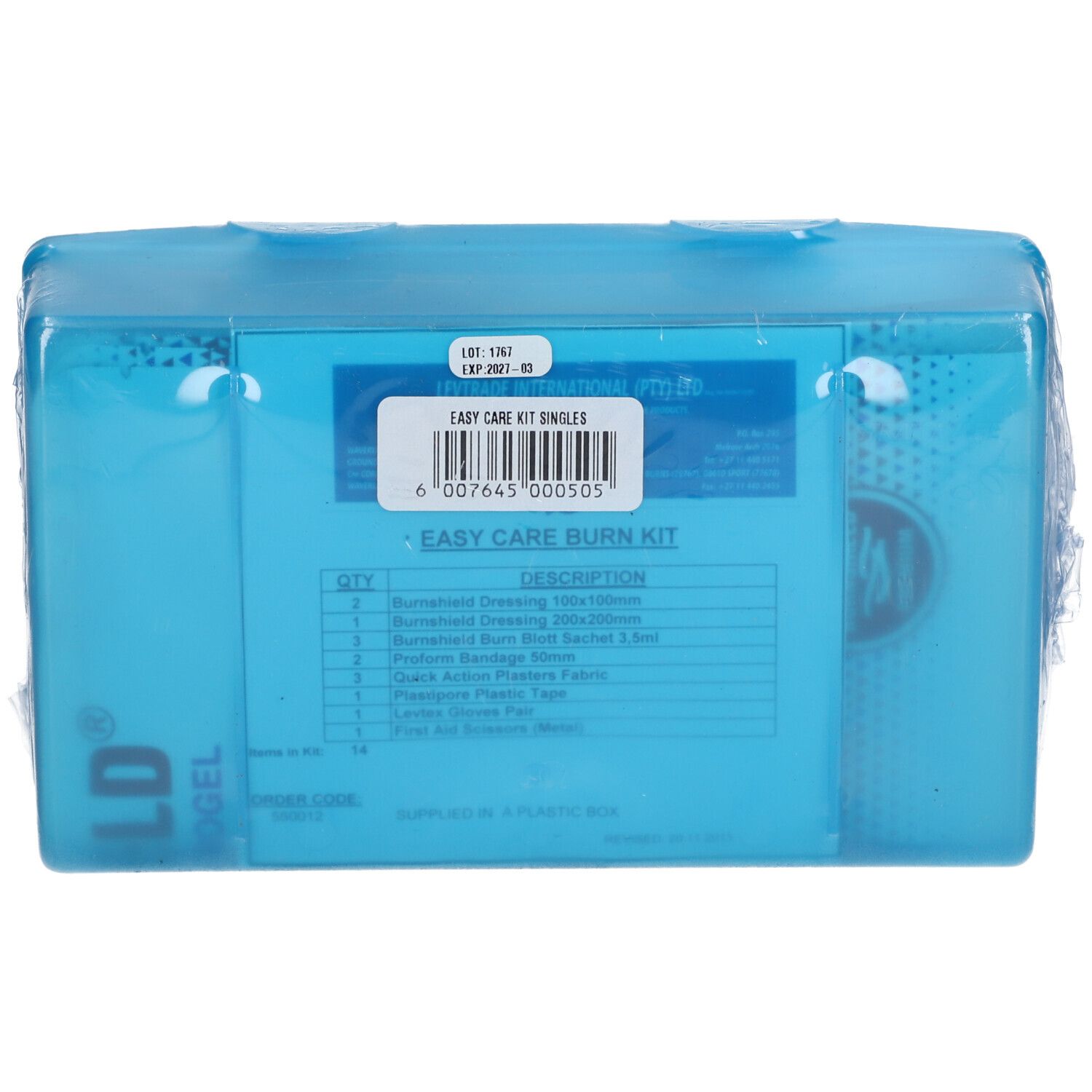 Achterkant van een blauwe plastic doos. Bevat een lijst met items in de EASY CARE BURN KIT. Met batchnummer en vervaldatum.