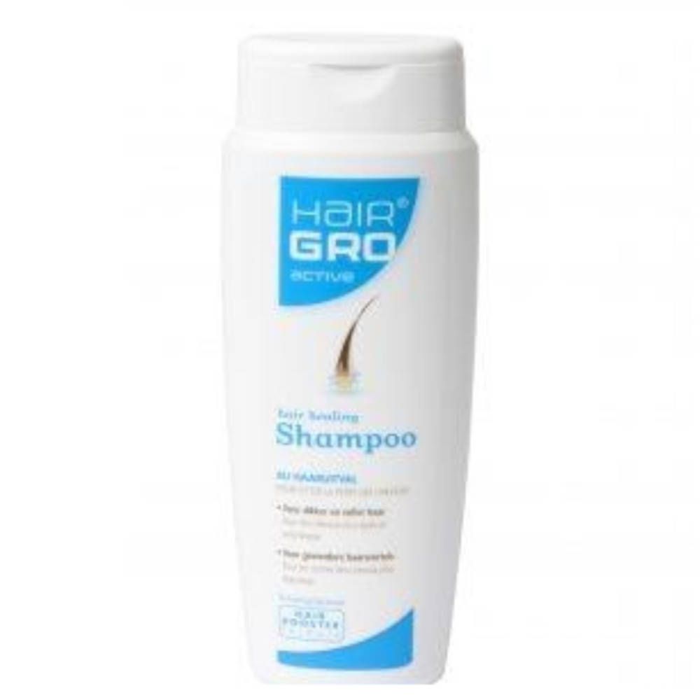 Witte fles HairGro Active shampoo. Blauw logo met tekst en haarsymbool. Tekst: Shampoo, tegen haaruitval.