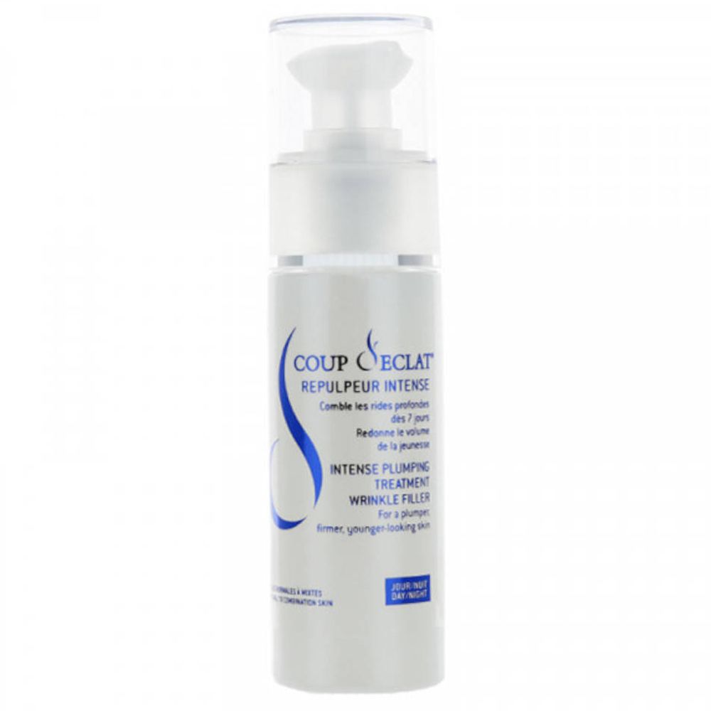 Flacon blanc avec pompe. Inscription: Coup d'Eclat, Repulpeur Intense, Intense Plumping Treatment, Wrinkle Filler.