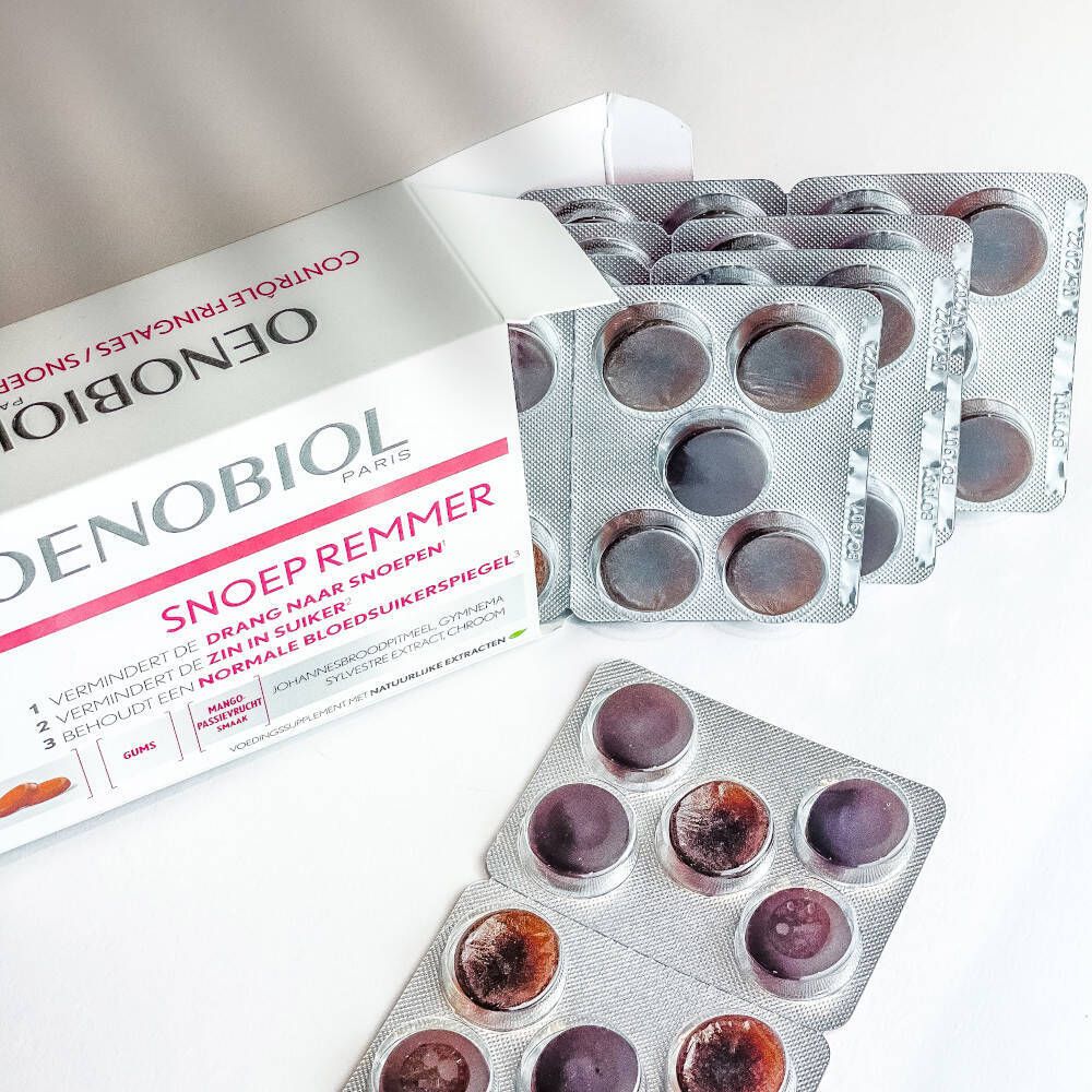 Open verpakking met OENOBIOL SNOEP REMMER. Blisterverpakkingen met kauwgums.