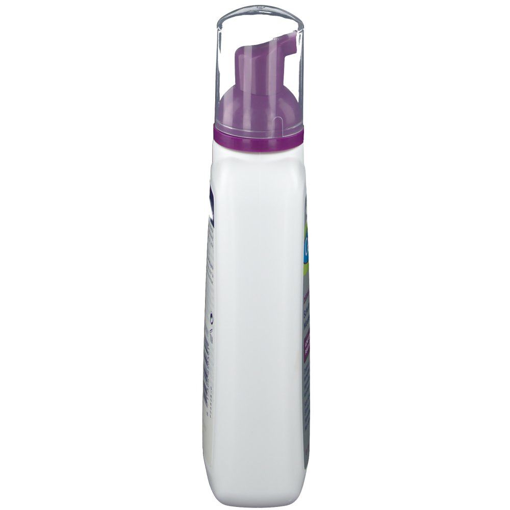 Weiße Flasche mit lila Pumpaufsatz, Seitenansicht. Aufschrift: Cetaphil Dermacontrol. Flasche hat eine ovale Form.