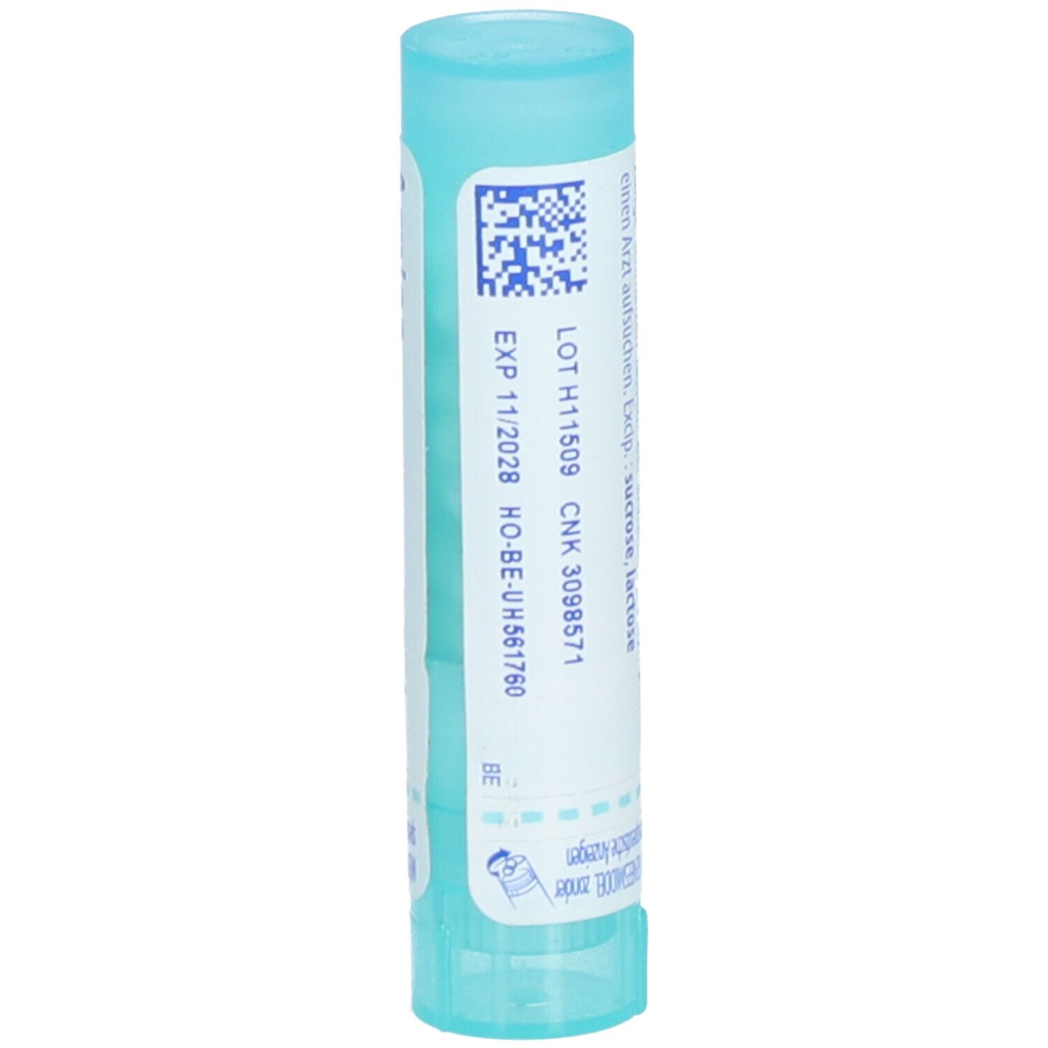Tube cylindrique bleu clair avec étiquette blanche. Inscription: Arnica montana. Avec date de péremption et code-barres.