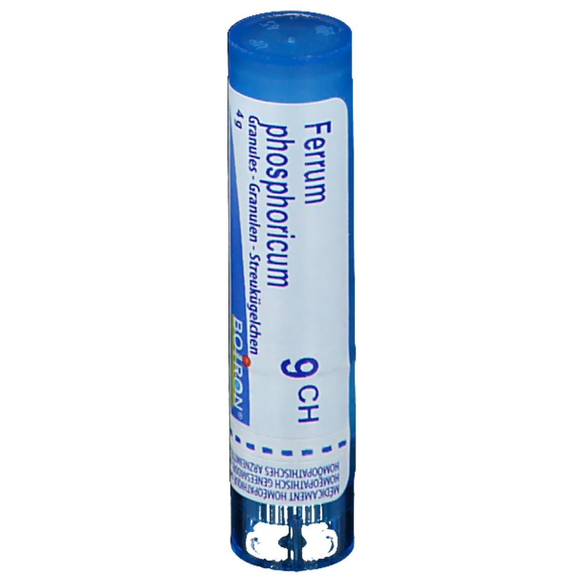 Cilindrische verpakking met blauwe dop. Opschrift: Ferrum phosphoricum 9 CH, Boiron. Bevat korrels.