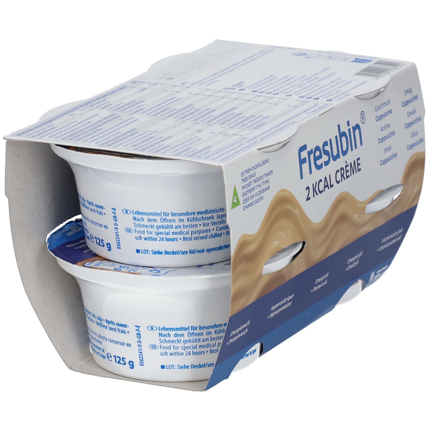 Twee bekers Fresubin 2 Kcal Crème Cappuccino in een geopende verpakking. Witte bekers met blauwe deksels.