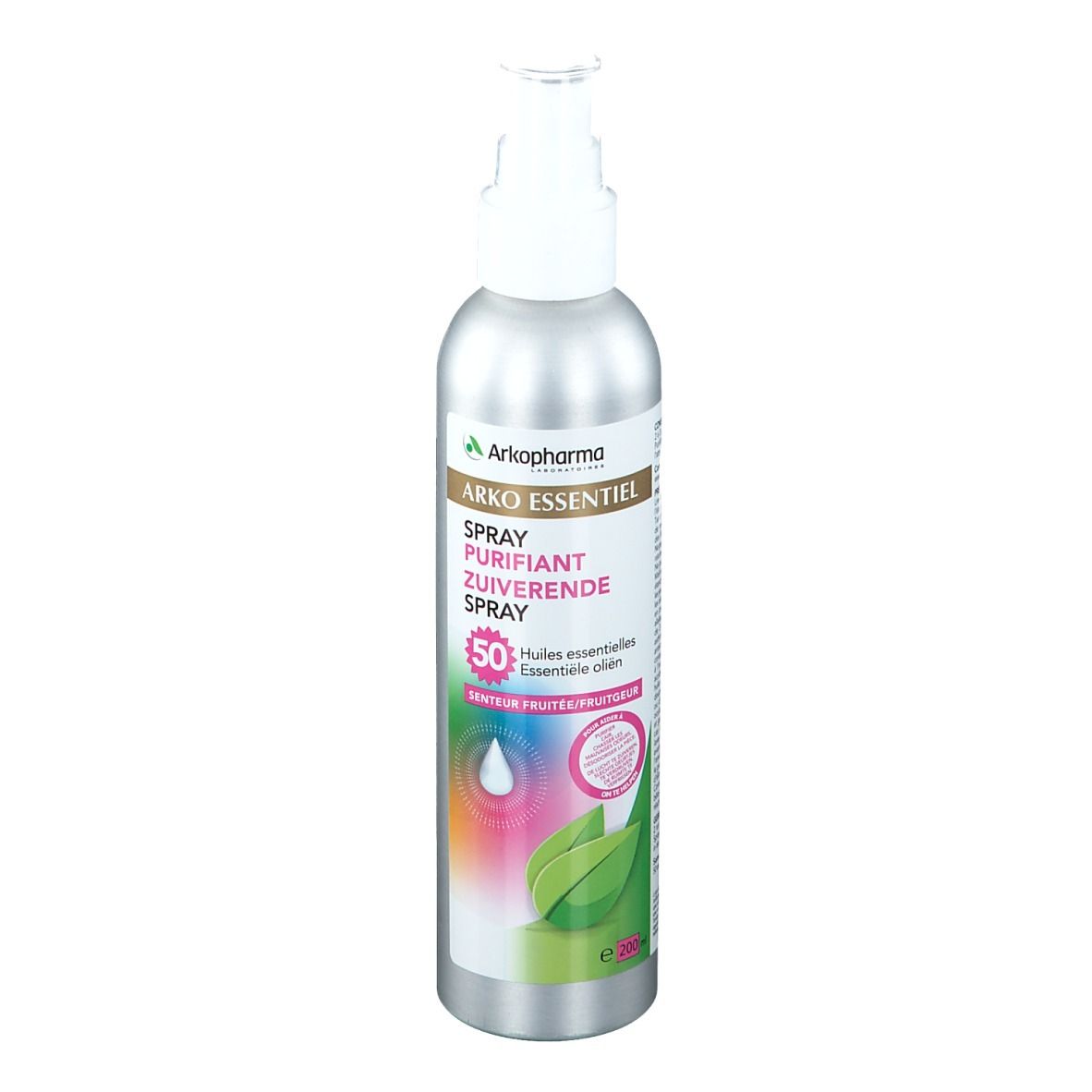 Flacon spray argenté, tête blanche. Étiquette avec nom du produit, logo et informations. Fond coloré.