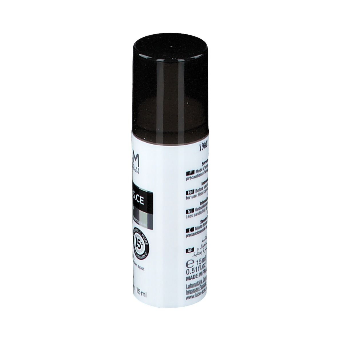 Flacon blanc et noir. Inscription: DUOLYS.CE. Texte multilingue. 15ml. Fabriqué en France.