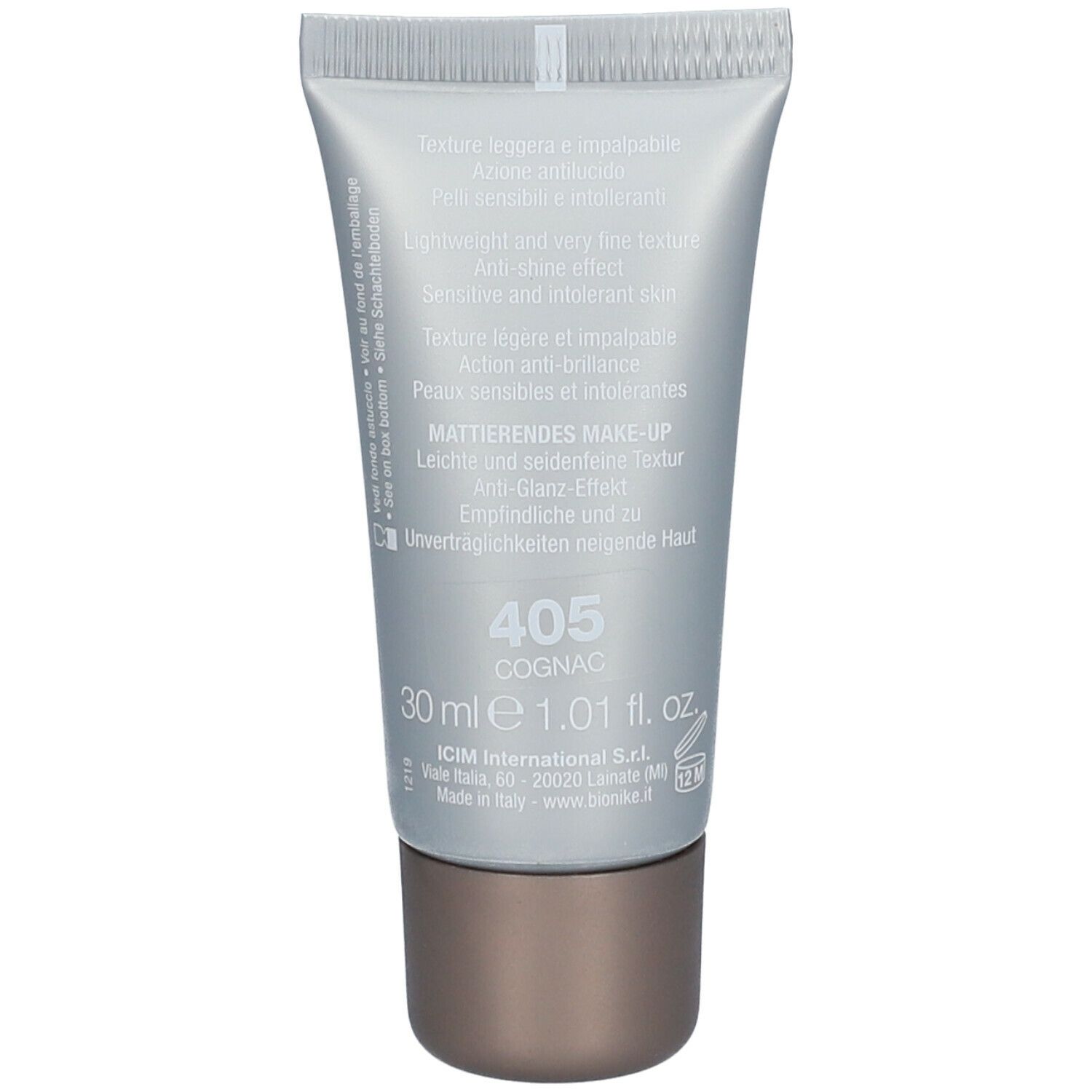Rückseite der Tube. Aufschrift: 405 Cognac, 30 ml, 1.01 fl. oz. Text in mehreren Sprachen.
