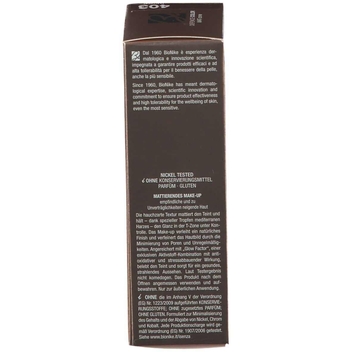 Braune Verpackung. Text auf der Seite. Produktinformationen, Zertifizierungen und Herstellerangaben.