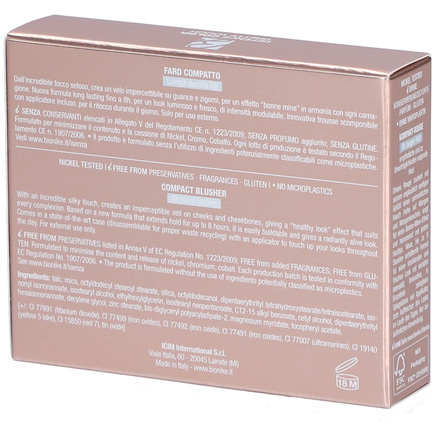 Rückseite der Kompakt-Blusher-Verpackung. Text in mehreren Sprachen. Enthält Inhaltsstoffe.