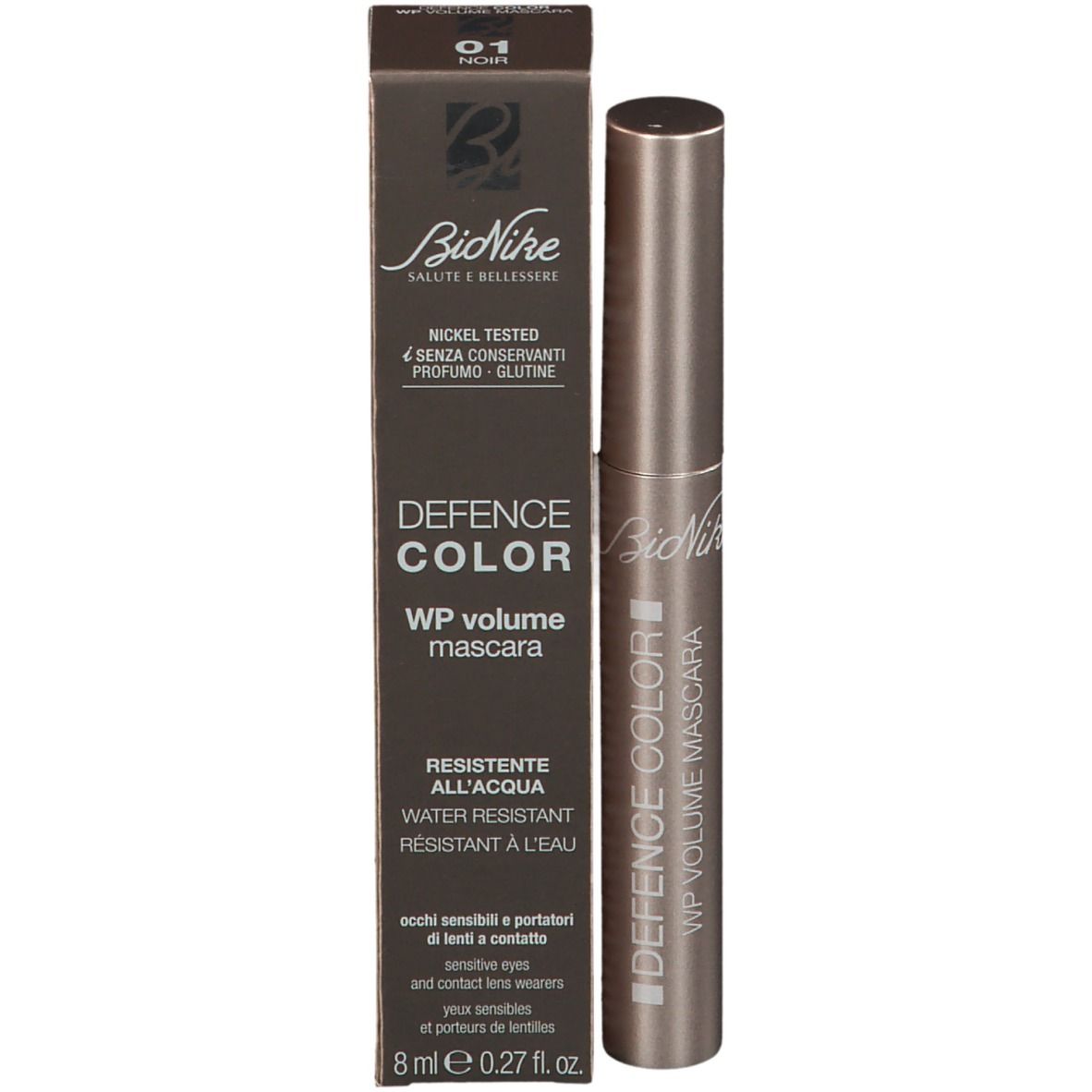 Mascara-Tube und Verpackung. Schriftzug: Defence Color WP Volume Mascara. Schwarz, 8 ml.