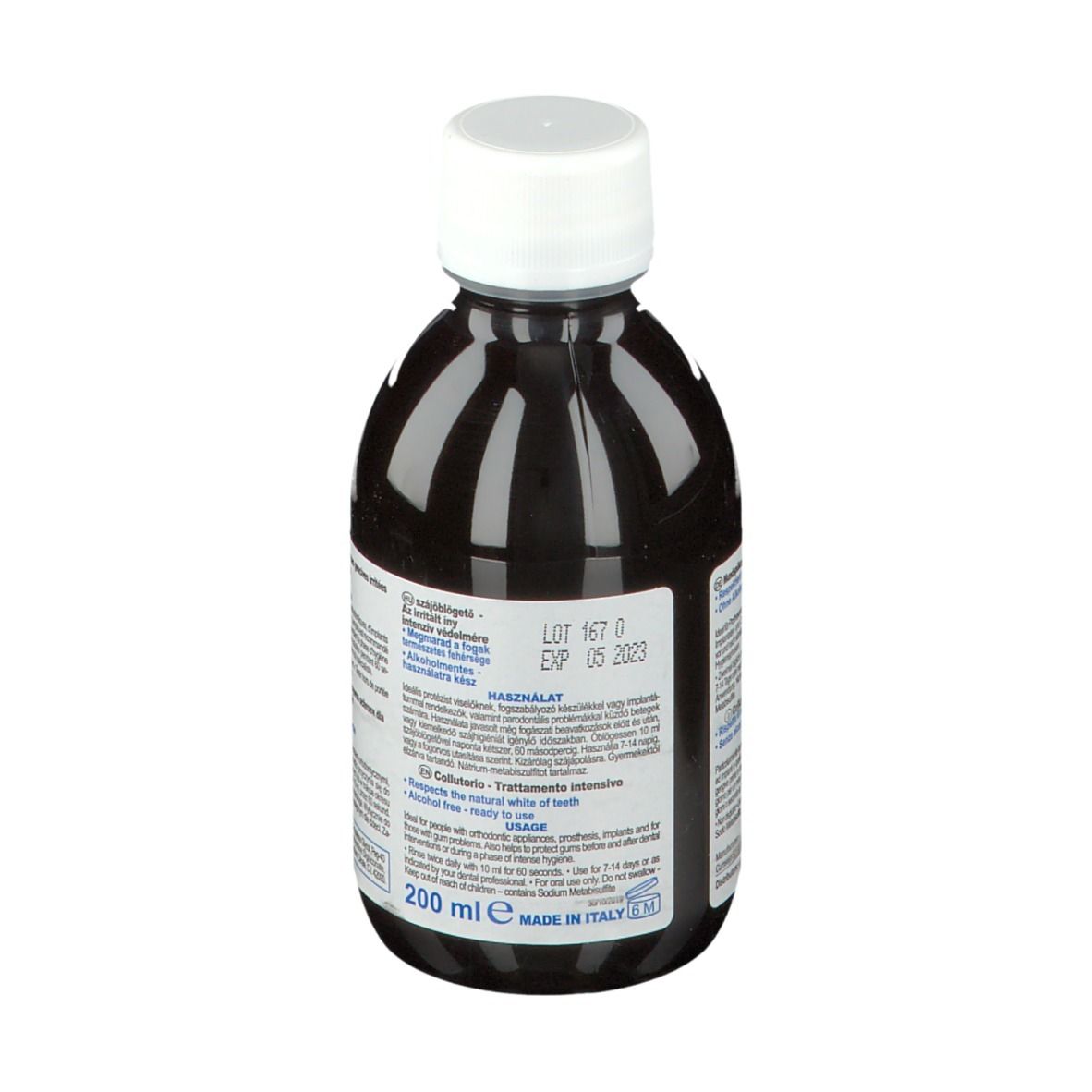 Rückseite einer Flasche mit brauner Flüssigkeit und weißem Deckel. Etikett mit Produktinformationen, Haltbarkeitsdatum und Text.