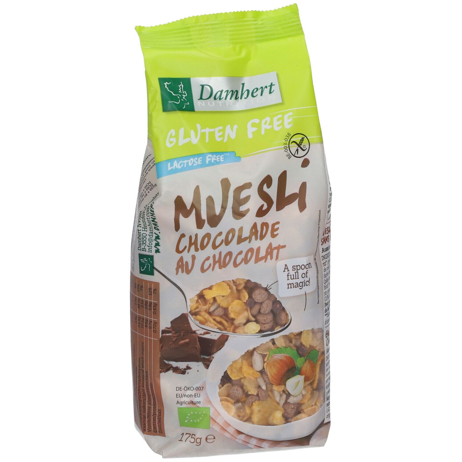 Schrägansicht der Damhert Schoko Müsli glutenfrei Verpackung. Grün-weiße Tüte mit Produktabbildung und Aufschrift.