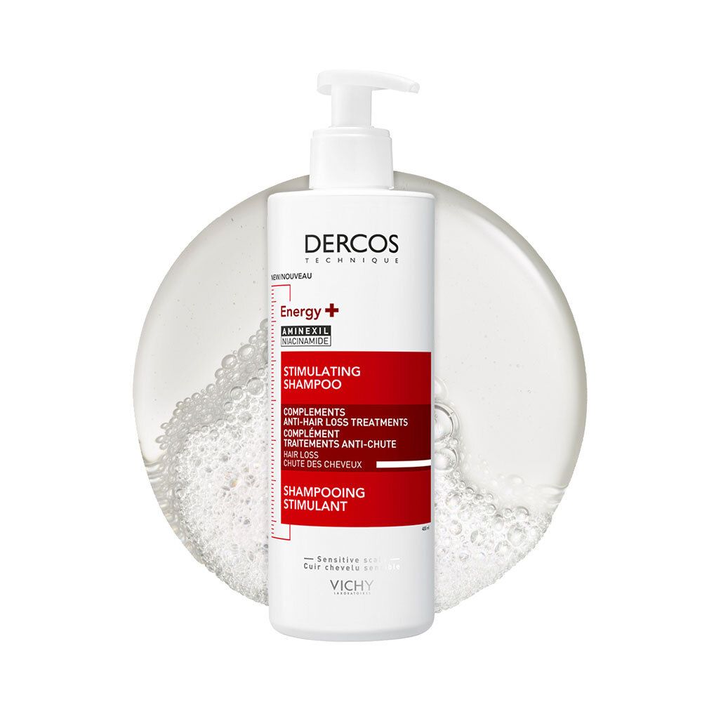 Witte fles met rood etiket. Tekst: Dercos, Energy+, Stimulating Shampoo. Met pomp.