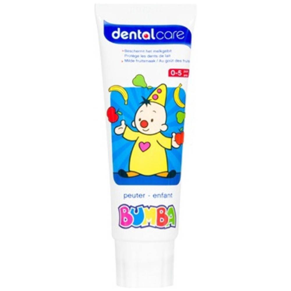 Tandpastatube met cartoonillustratie. "dentalcare" logo bovenaan. Daaronder een kind met fruit. "Bumba"-opschrift onderaan.