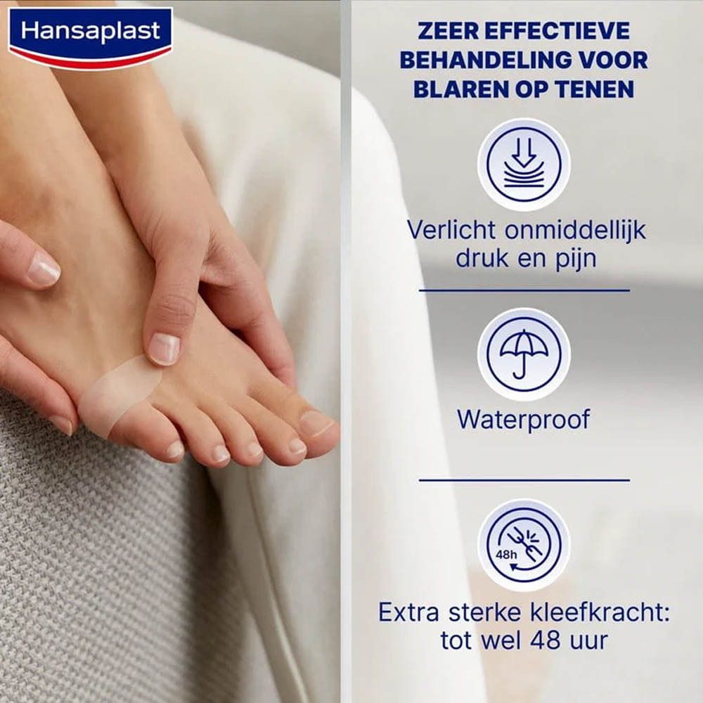 Voet met Hansaplast blarenpleister. Tekst: Maat S, waterdicht, hecht tot 48 uur.