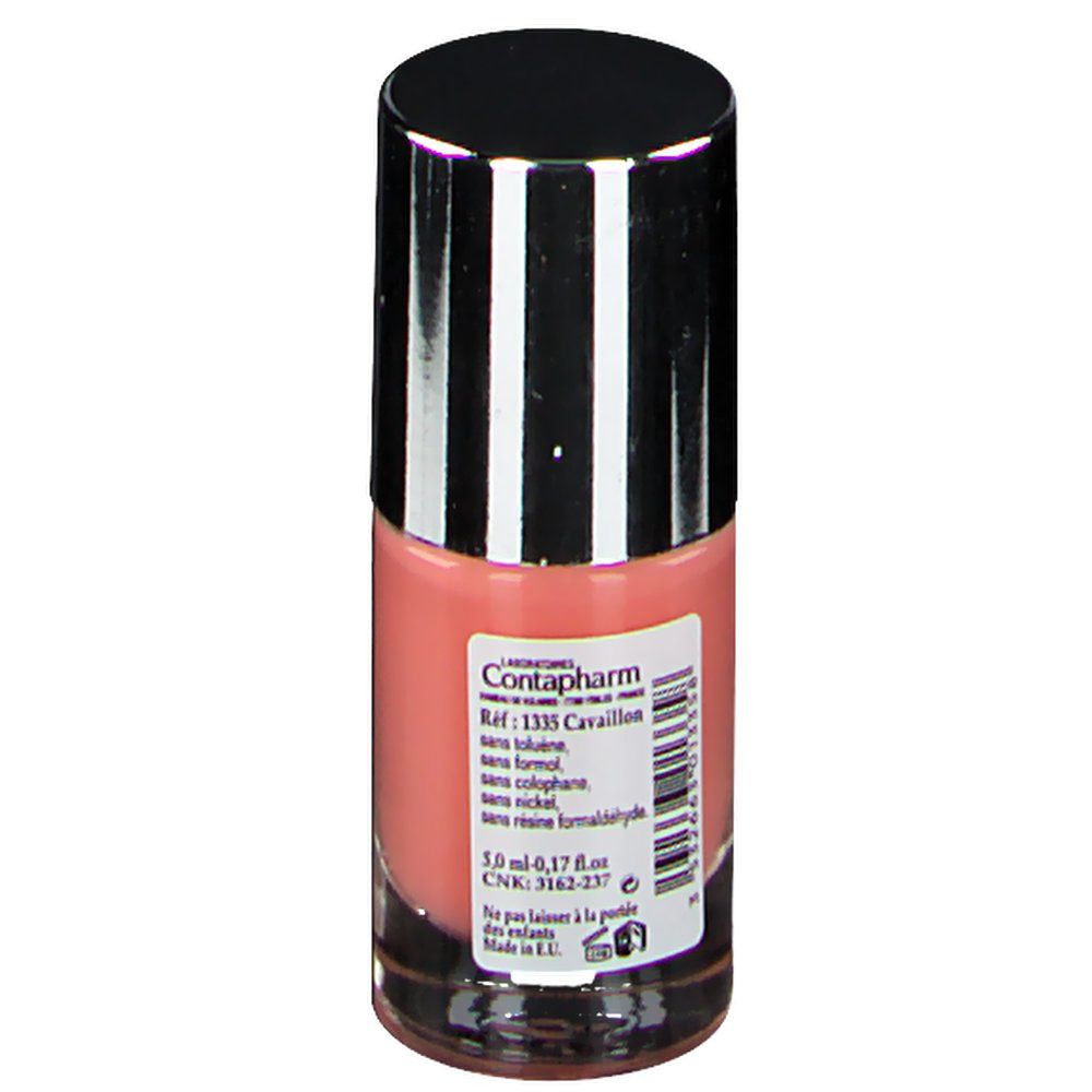 Flacon de vernis à ongles rose. Bouchon argenté avec dessus noir. Inscription : CONTAPHARM, Ref: 1335 Cavaillon, 5.0 ml - 0,17 fl.oz.