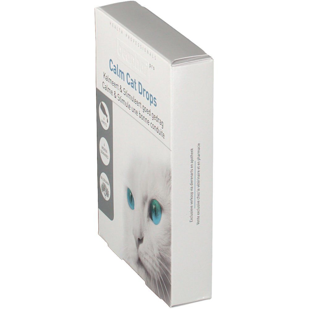 Vue oblique de la boîte Calm Cat Drops. Inscription: Calm Cat Drops. Image d'un chat aux yeux bleus. Texte en néerlandais et français.