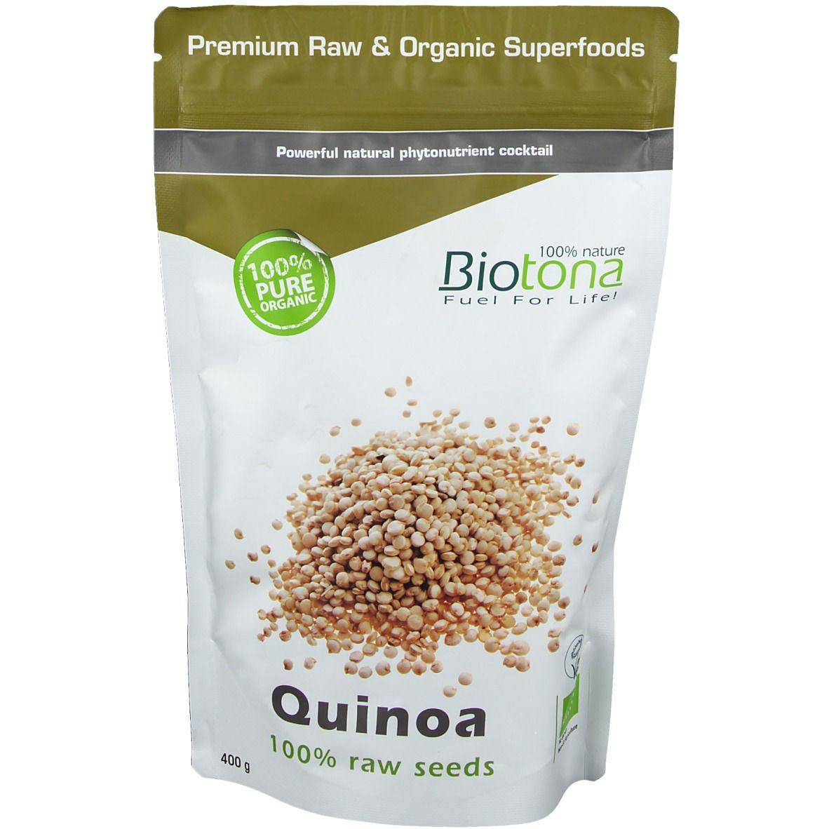 Sachet de graines de quinoa. Inscription : Biotona, Quinoa, 100% graines crues. Emballage vert et blanc avec des sceaux.