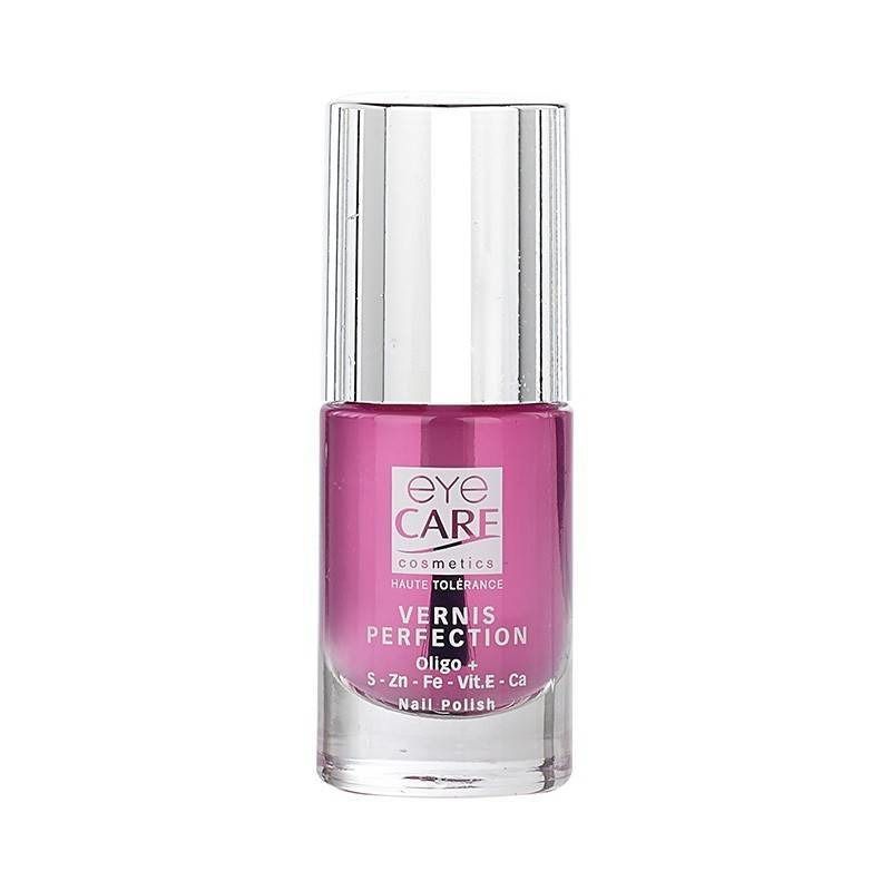 Nagellakflesje met zilveren dop. Het etiket toont "eye CARE cosmetics" en "VERNIS PERFECTION". 