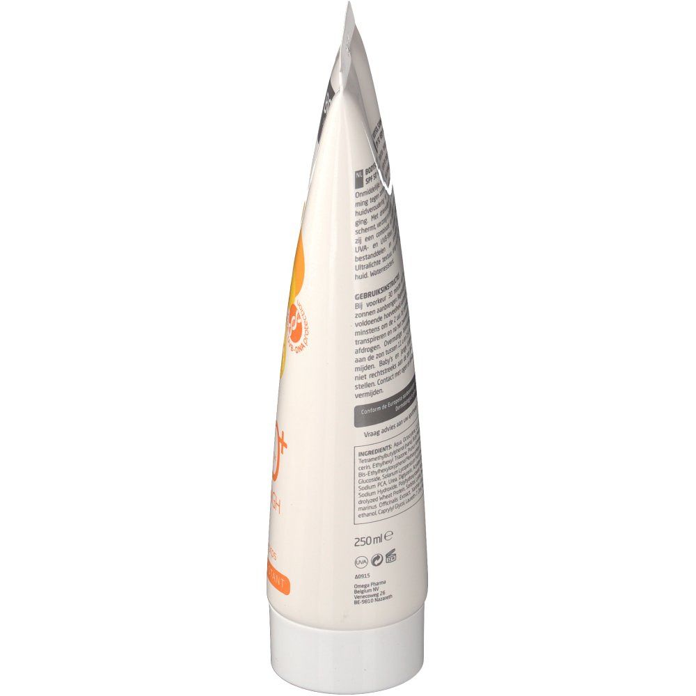 Vue latérale du tube Bodysol Sunmilk. Blanc, avec texte et éléments graphiques orange. Bouchon blanc.