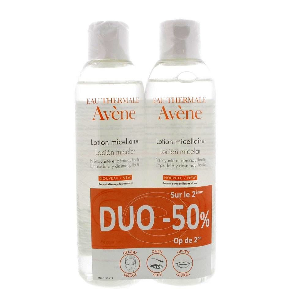 Deux flacons de Lotion micellaire Avène. Bouchons blancs, liquide transparent. Inscription: DUO -50%.