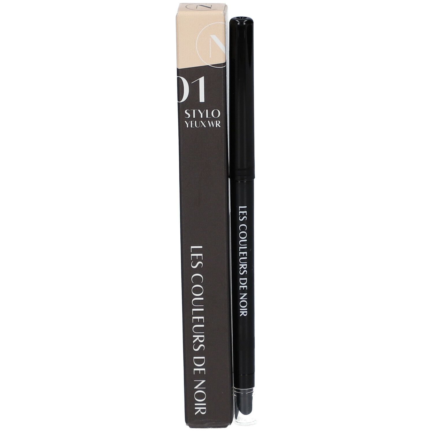 Crayon eyeliner noir et emballage. L'emballage porte les mentions « LES COULEURS DE NOIR » et « 01 STYLO YEUX WR ».
