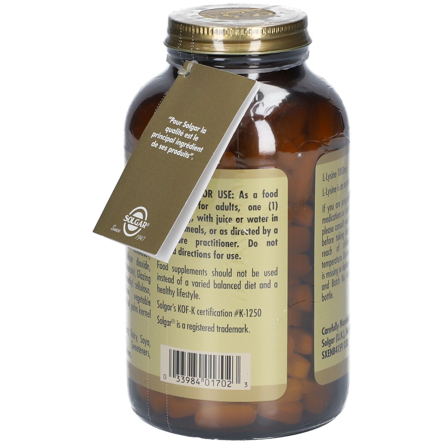 Braune Glasflasche mit goldfarbenem Deckel. Anhänger mit Text. Etikett mit Produktinformationen. Klare Plastikfolie.