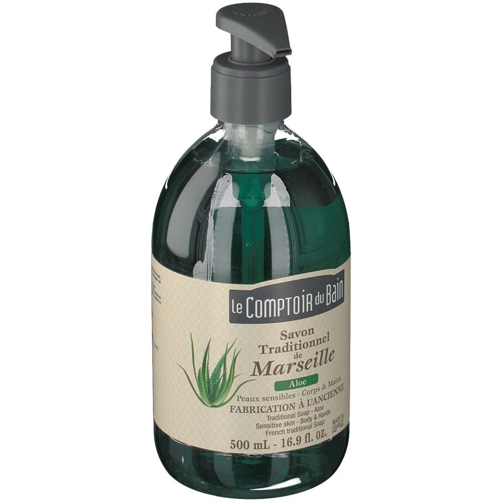Groene vloeibare zeep in fles met pomp. Opschrift: Le Comptoir du Bain, Savon de Marseille, Aloe. 500 ml.
