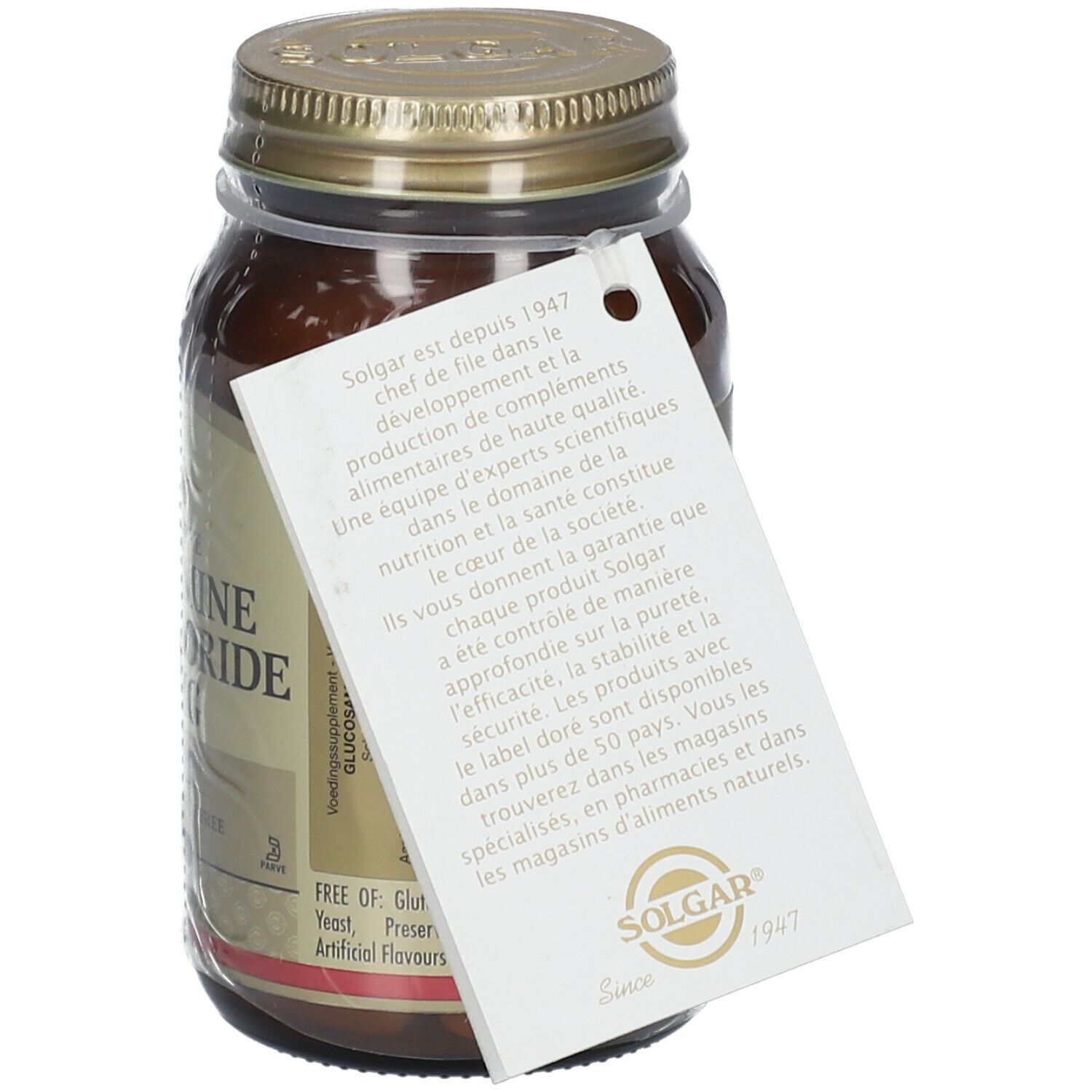 Rückansicht einer braunen Glasflasche mit goldenem Deckel. Etikett mit Informationen. Anhänger mit Text.
