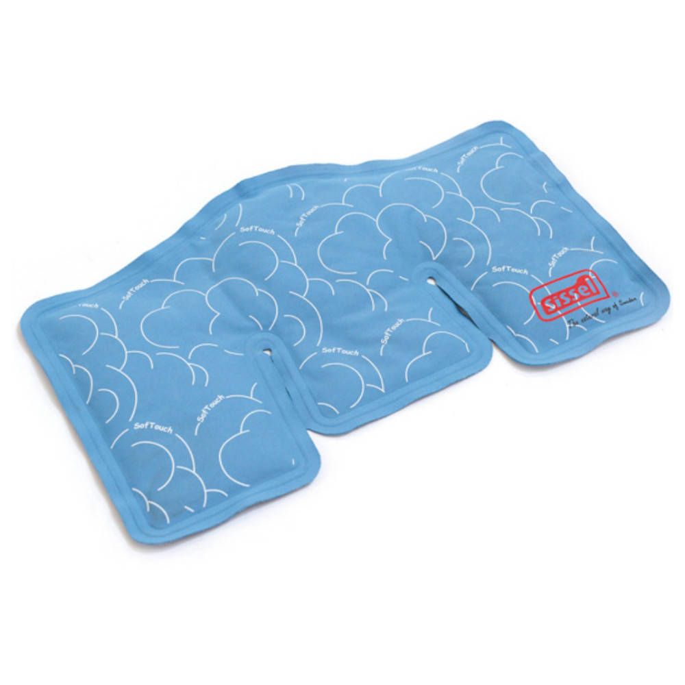 Compresse Sissel® Soft Touch Pro bleue. Forme en trois parties, motif nuages. Logo rouge.