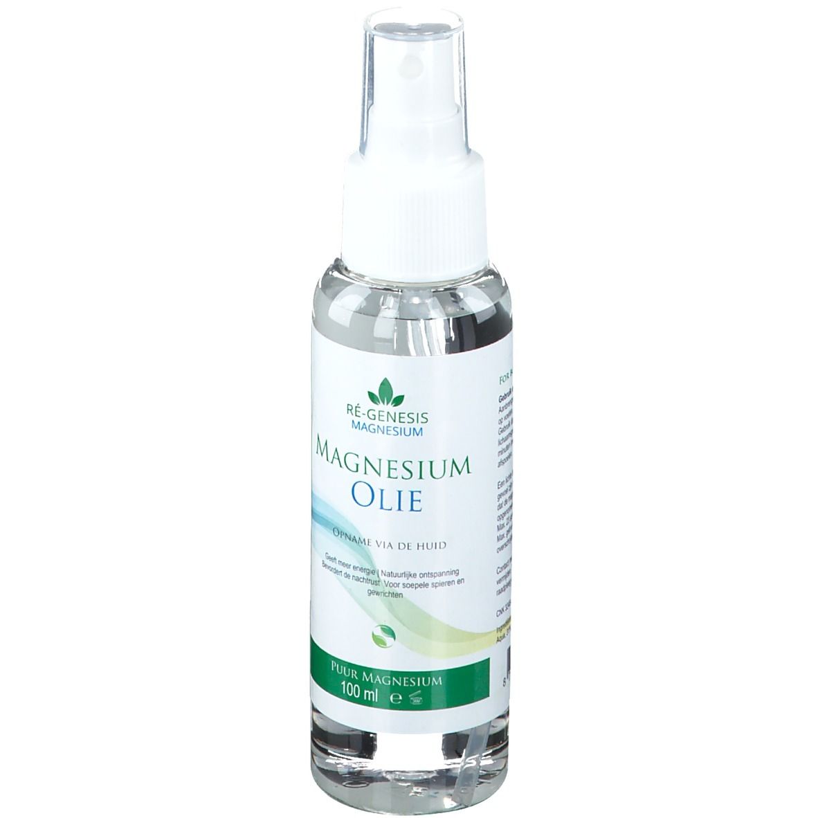 Transparante fles met verstuiver. Opschrift: Magnesium Olie, 100 ml. Groen-blauwe afbeelding.