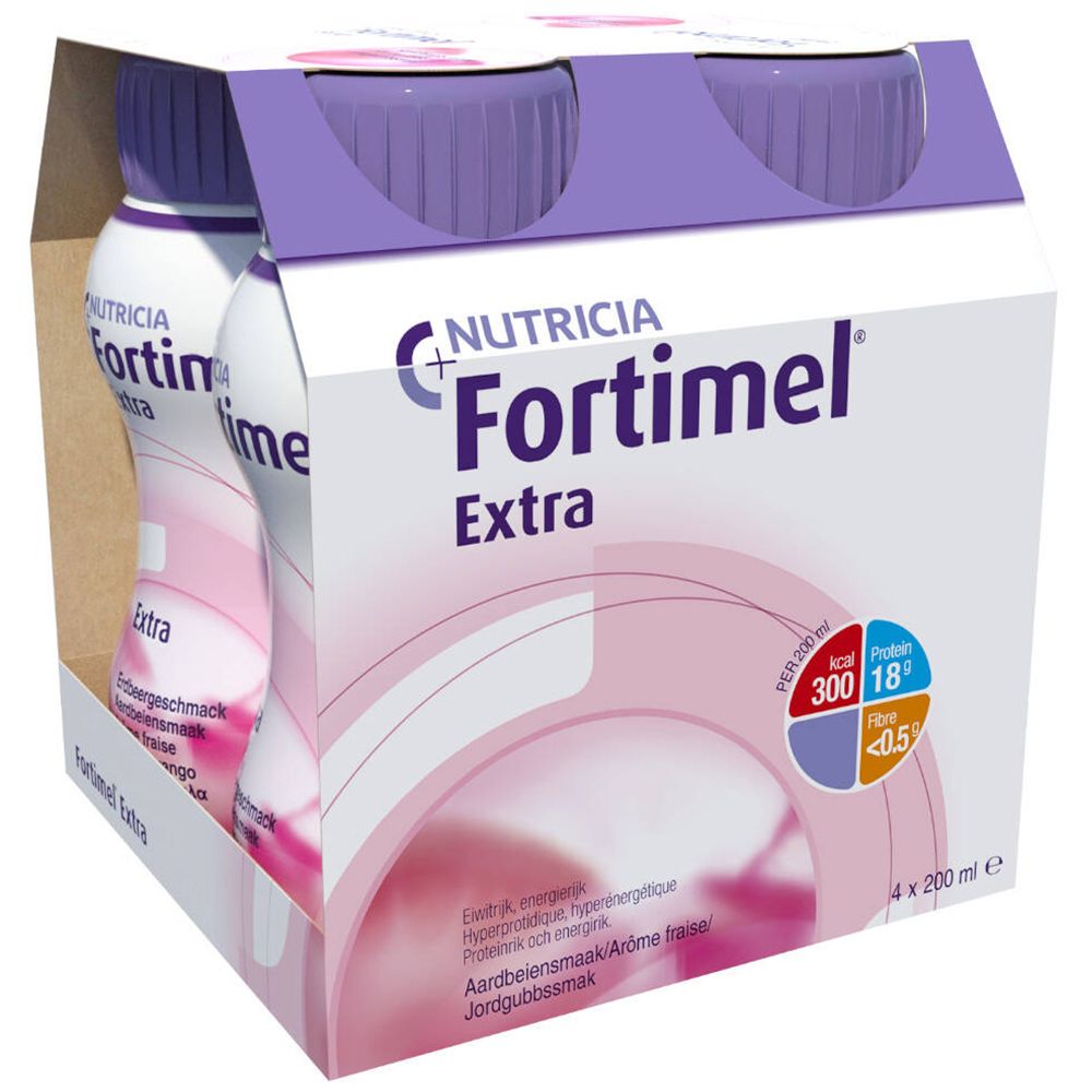 Emballage de quatre bouteilles Fortimel Extra. Bouteilles blanc-rose avec bouchons violets. Inscription : Nutricia, Fortimel Extra, goût fraise.