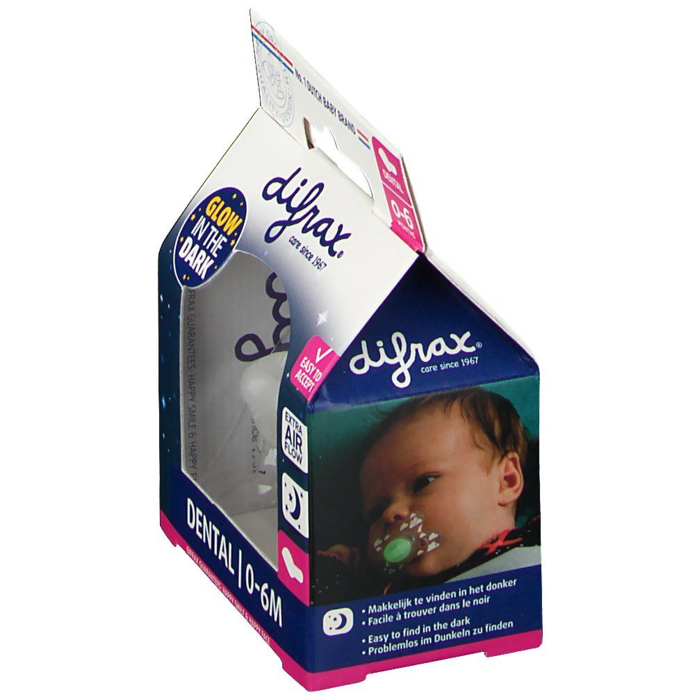 Emballage de sucette. Visible: marque Difrax, inscription "Glow in the dark", "Dental 0-6M". Bébé avec sucette.