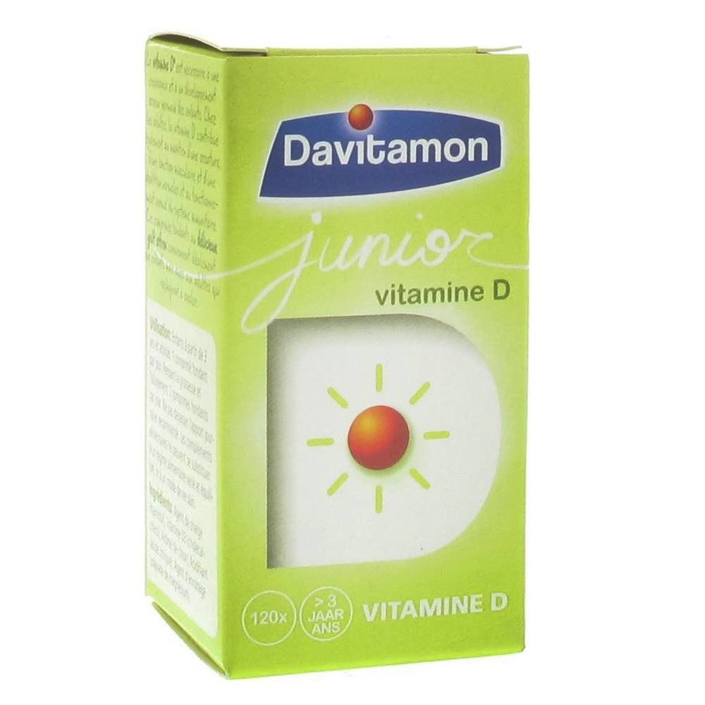 Boîte verte Davitamon junior vitamine D. Fenêtre avec soleil. Texte: Vitamine D, 120x, >3 ans.