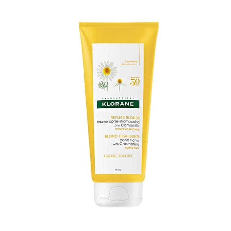 Tube jaune avec étiquette blanche. Inscription: KLORANE, Camomille, Blond Highlights Conditioner.