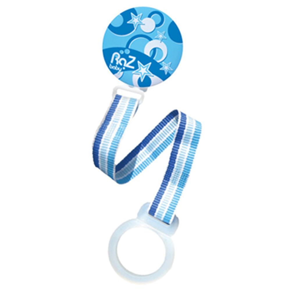 Attache-tétine Raz Baby bleue. Motif rond avec étoiles. Sangle à rayures bleues et blanches.
