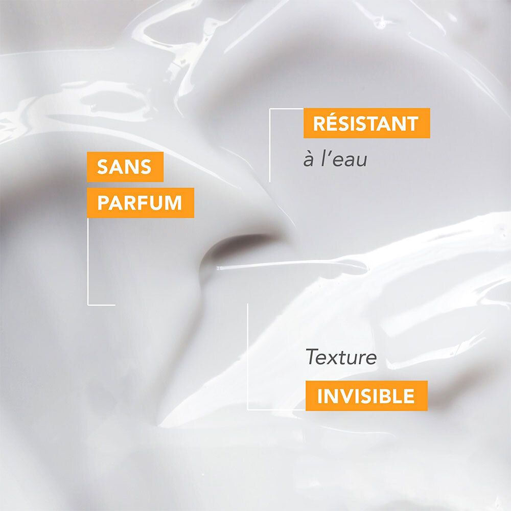 Spray solaire enfants A-Derma SPF 50+. Flacon blanc avec vaporisateur. Texte et logo.