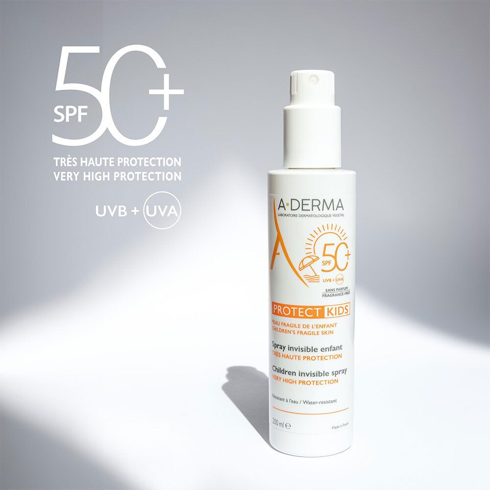Spray solaire enfants A-Derma SPF 50+. Flacon blanc avec vaporisateur. Texte et logo.