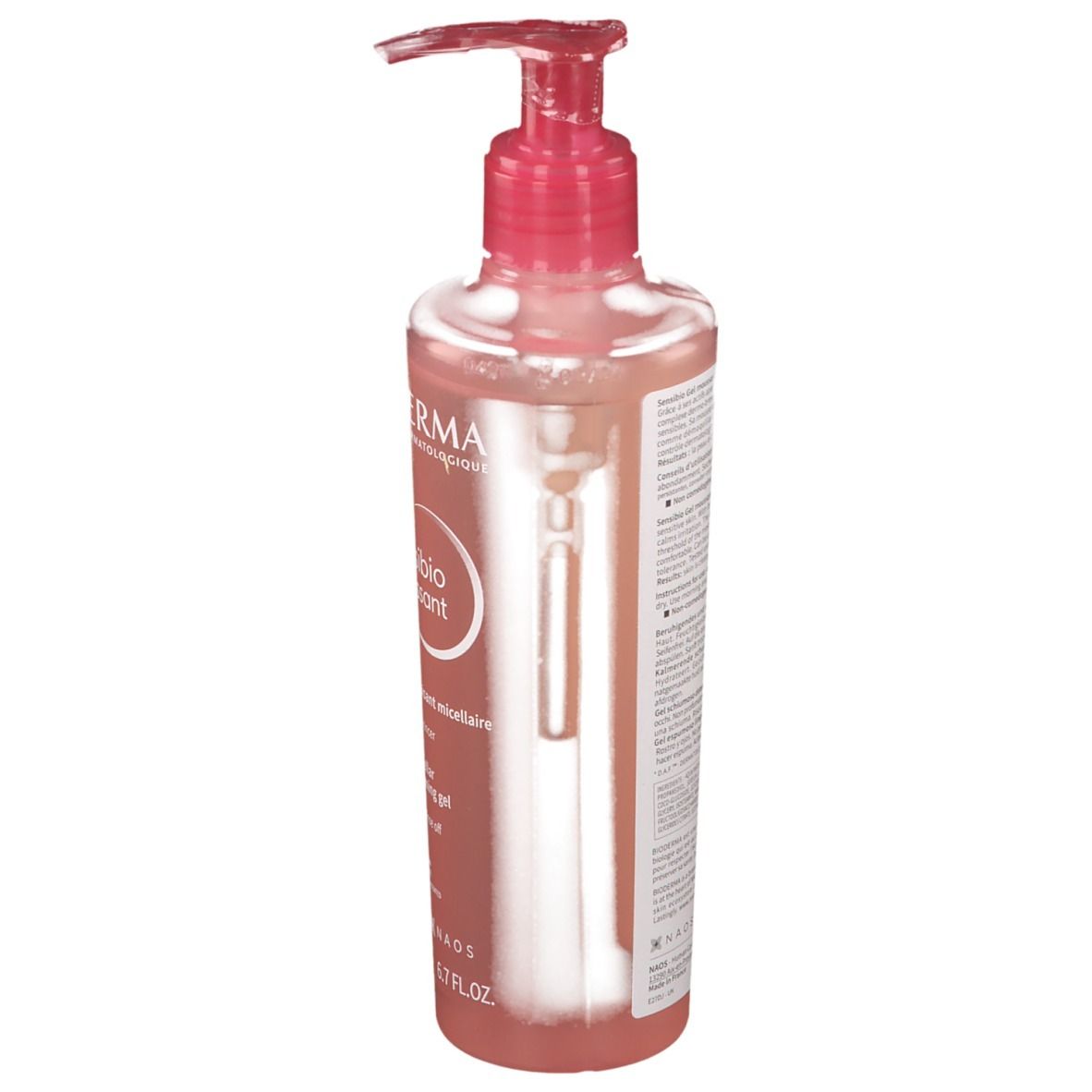 BIODERMA Sensibio Gel moussant. Flacon pompe en biais. Liquide rose visible. Texte sur l'étiquette.