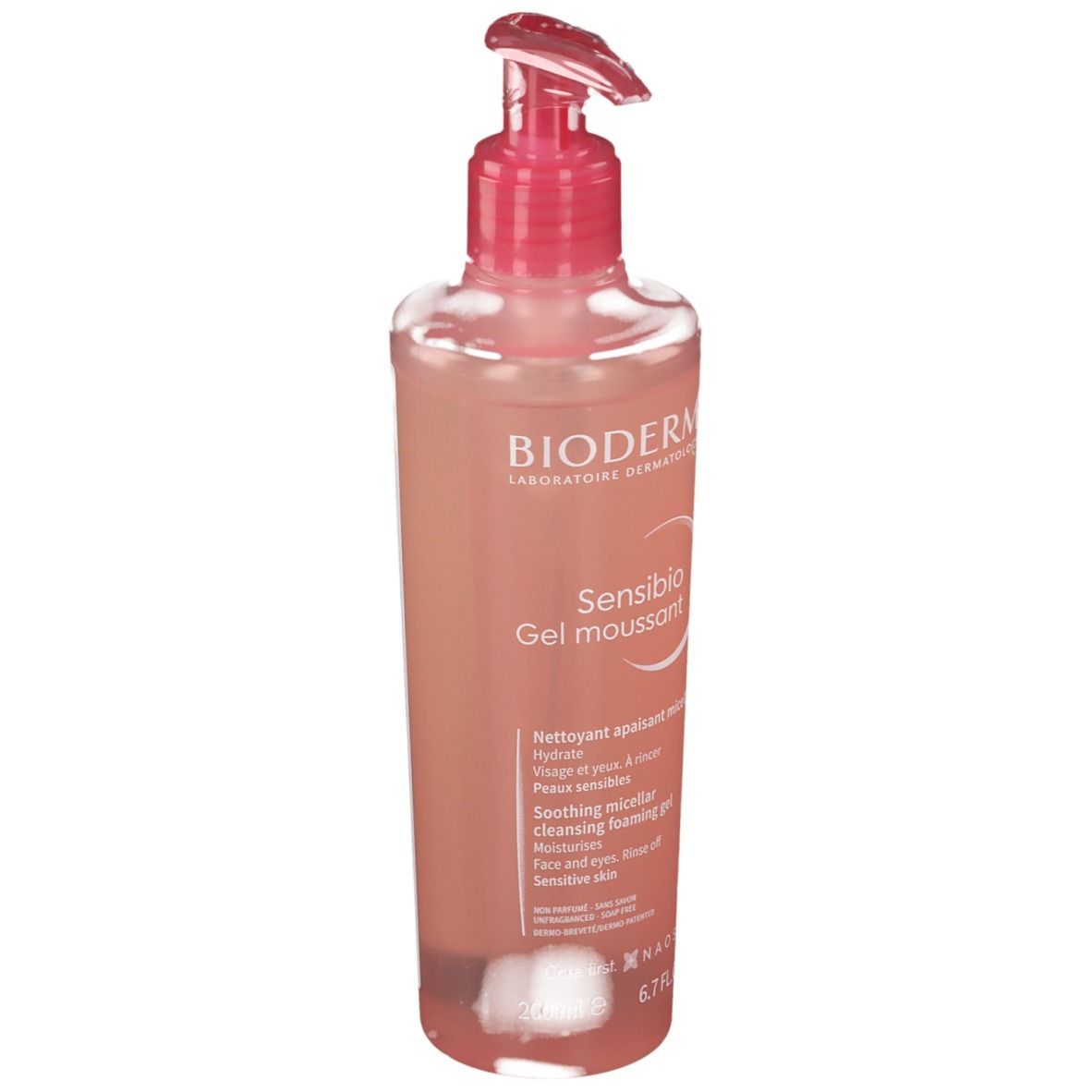 BIODERMA Sensibio Gel moussant. Flacon pompe. Liquide rose. Texte sur l'étiquette.