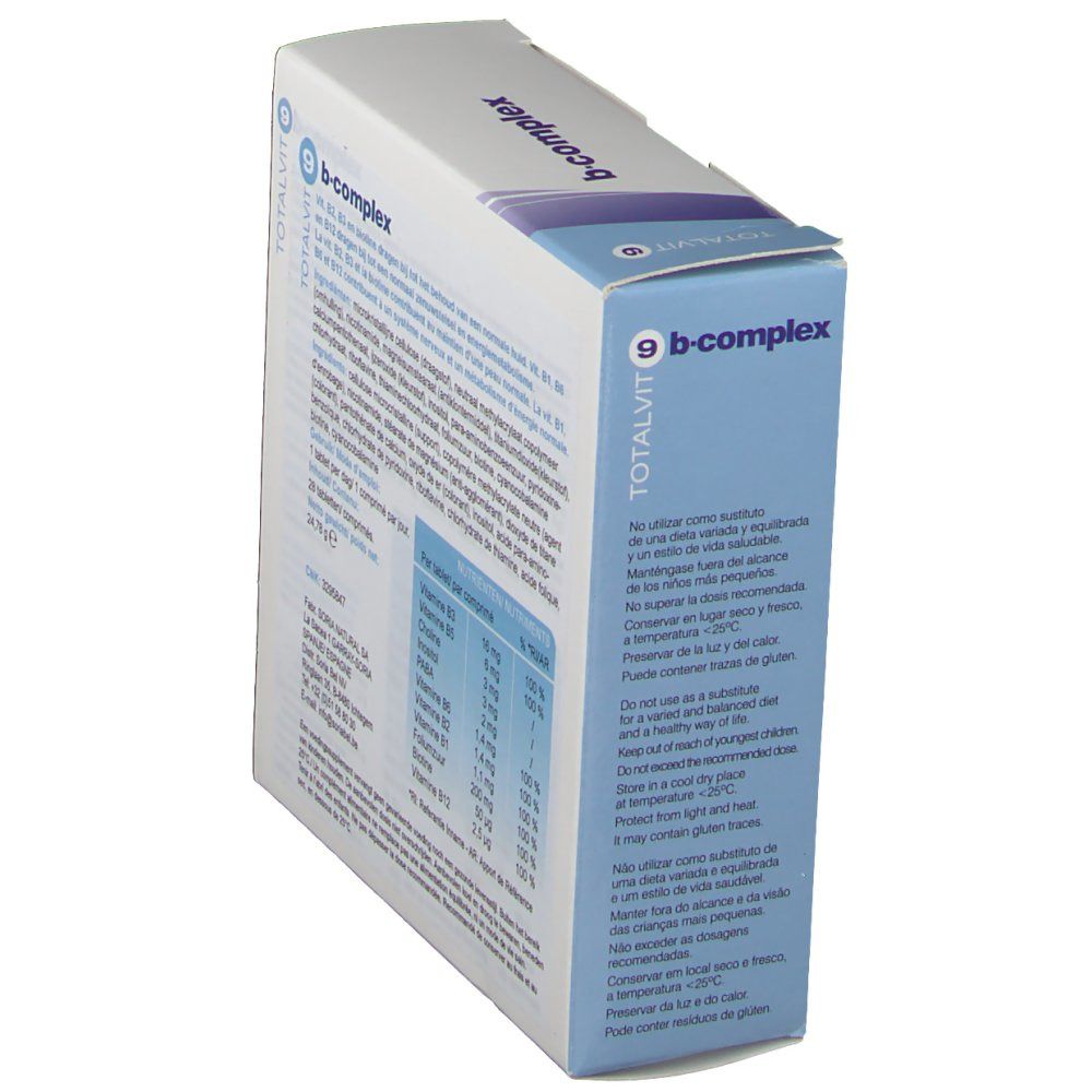 Schuin geplaatste verpakking TotalVit9 B-Complex. Bevat informatie over ingrediënten en voedingswaarden. Meertalige tekst.