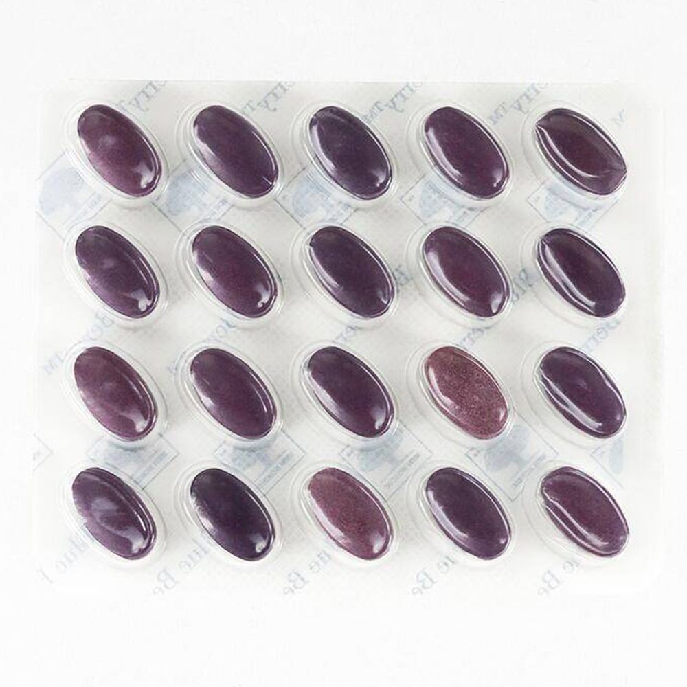 Plaquette thermoformée avec 20 comprimés ovales violets. Comprimés dans des blisters transparents.